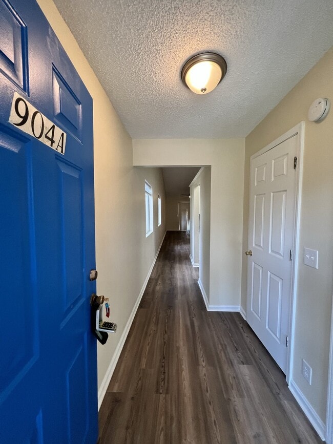 Building Photo - Apartment for Rent