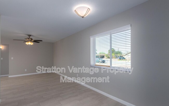 Building Photo - 4841 N 54th Dr