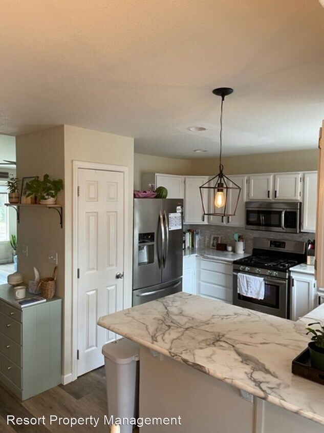 Foto principal - 3 br, 2.5 bath House - 3233 N 13th St