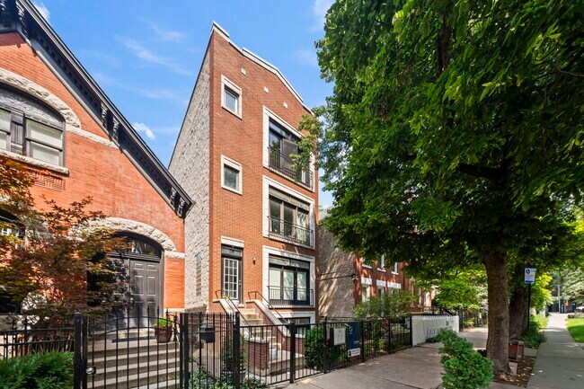 Foto del edificio - 876 N Hermitage Ave