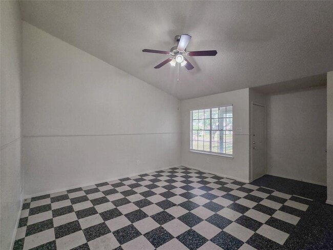 Foto del edificio - 626 Greenlawn Blvd