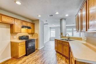 Building Photo - 9410 Stoneridge Canyon Ln