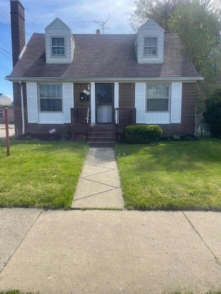 Primary Photo - 11430 Hubbell Ave