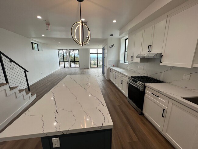 Building Photo - Beautiful, Recently Built 3 Bedroom Home i...