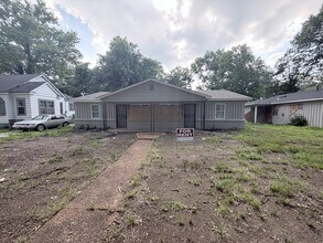 Building Photo - 761 Goodwyn St