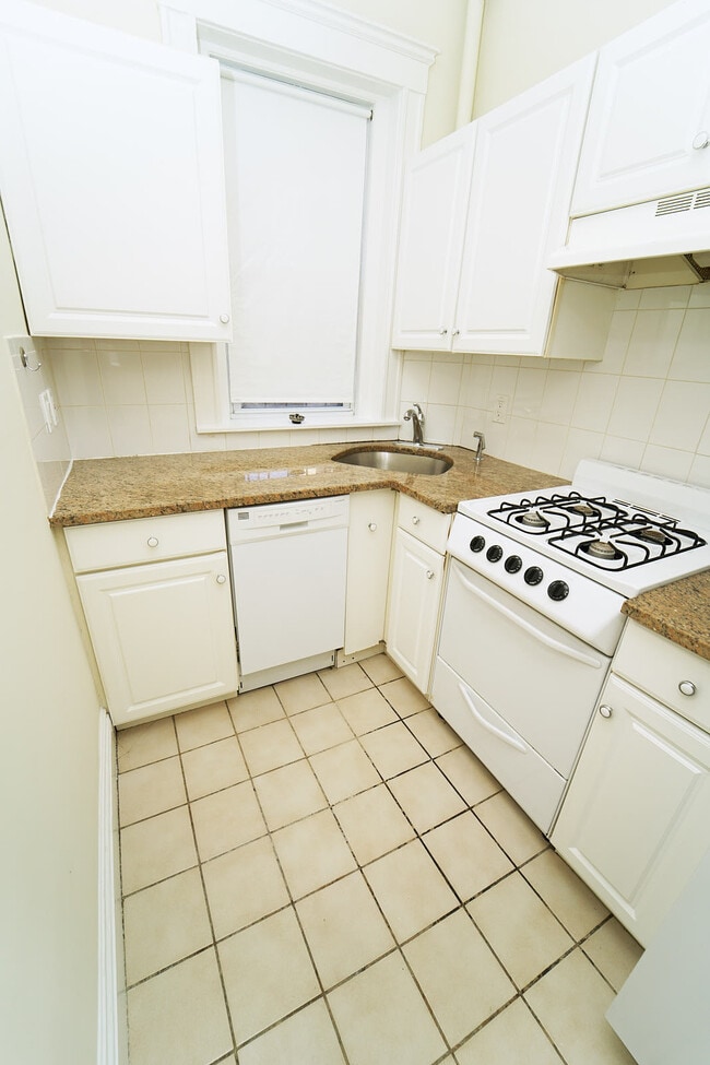 Building Photo - 317 Allston St