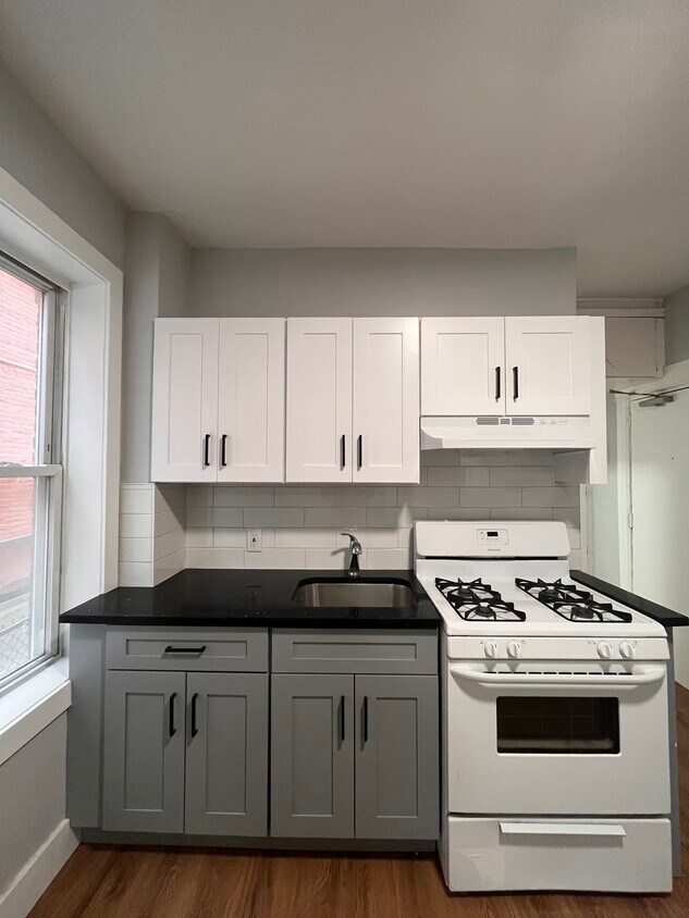 934 Pavonia Ave 1 - 932 Pavonia Ave