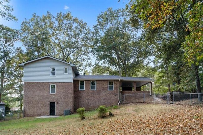 Building Photo - 2724 Hickory Smoke Ct SW