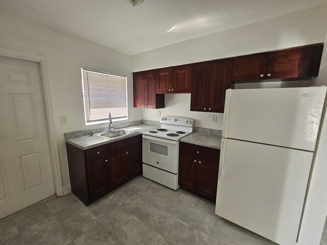 Foto del edificio - 1545 NW 8th Ave