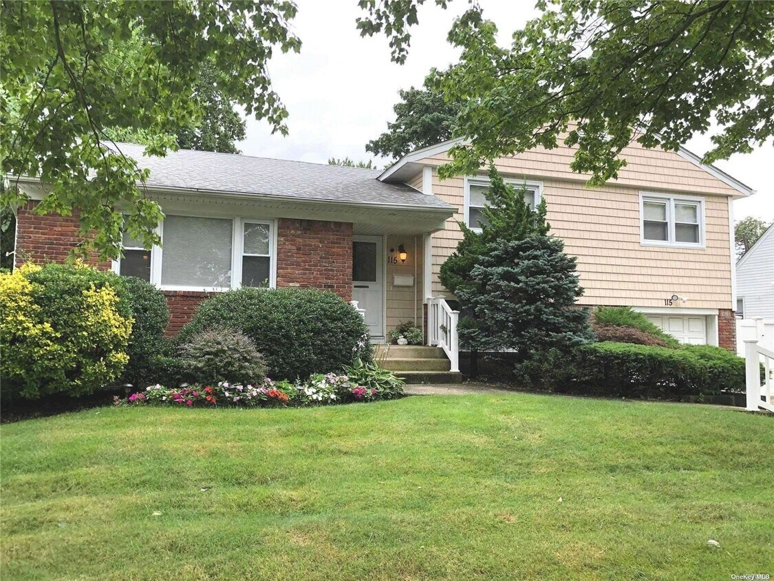 Primary Photo - 115 Grohmans Ln