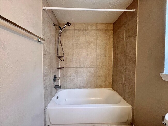 Foto del edificio - 422 W Burleson St