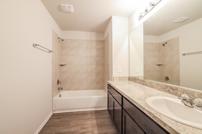 Foto del edificio - 13816 Winding Path Ln