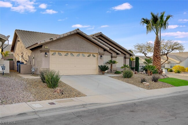 Foto del edificio - 82 Moonlight Village Ln