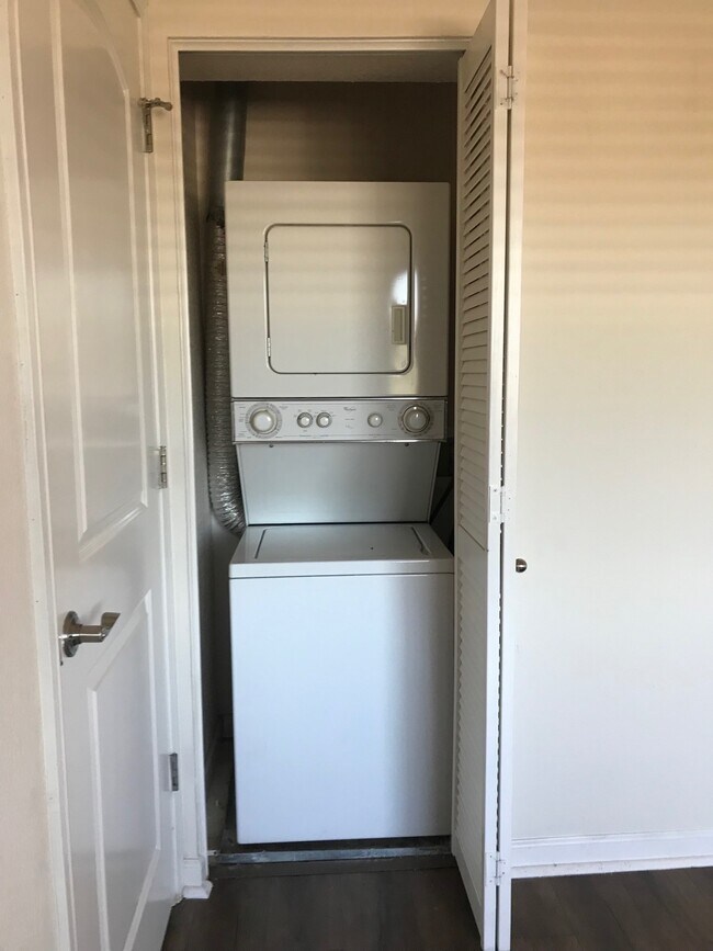 Washer and Dryer in apartment - 415 Tyler Pl