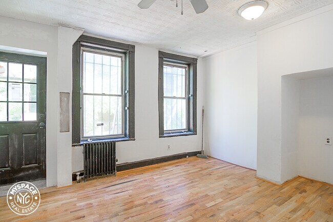 Building Photo - 490 Madison St