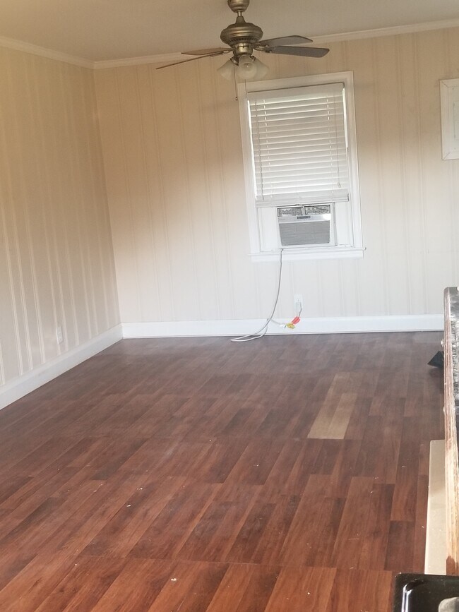 Dining room area - 1520 Hannon Rd