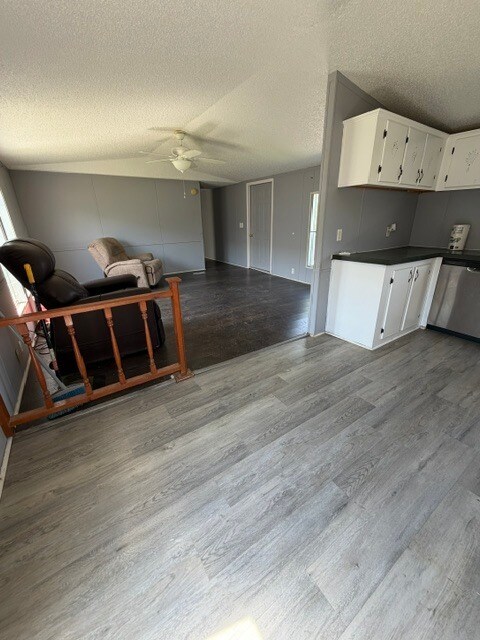 Foto del edificio - 310 Sunny Acres Rd