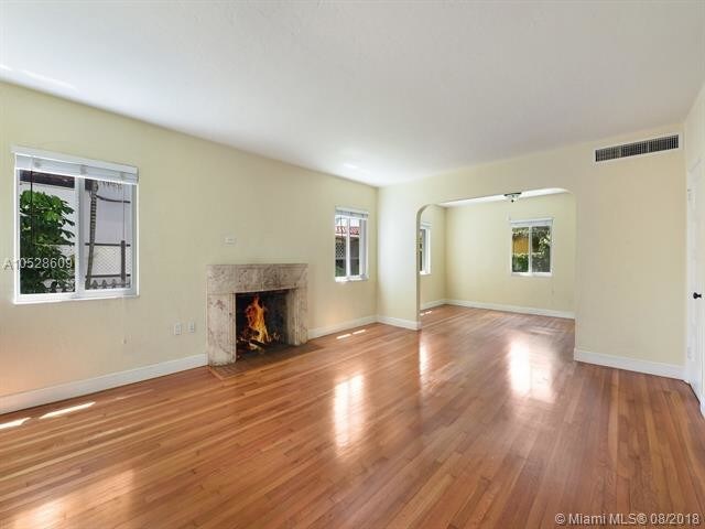 Building Photo - 1580 SW 19th Ave