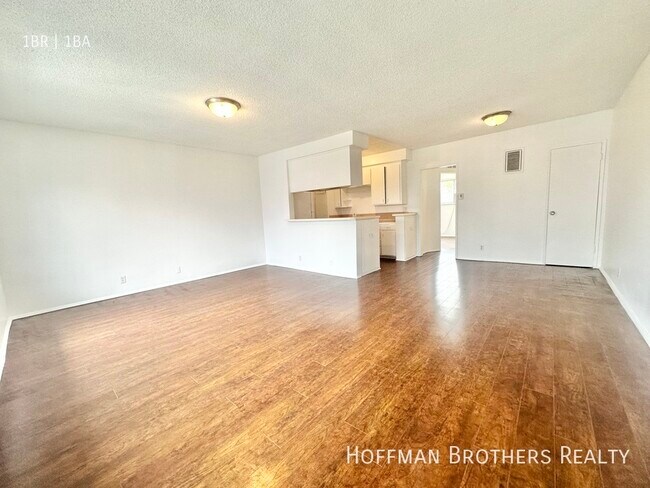 Building Photo - 7171 Lexington Ave