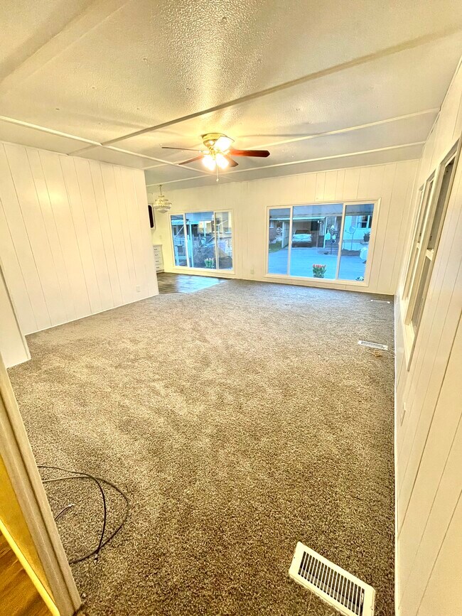 Foto del edificio - 2322 Tacoma Rd E