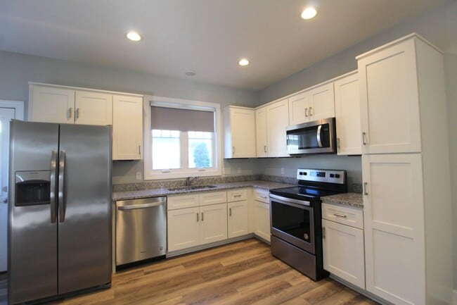 Building Photo - Beautiful 3-Bedroom, 3-Bathroom Townhome N...
