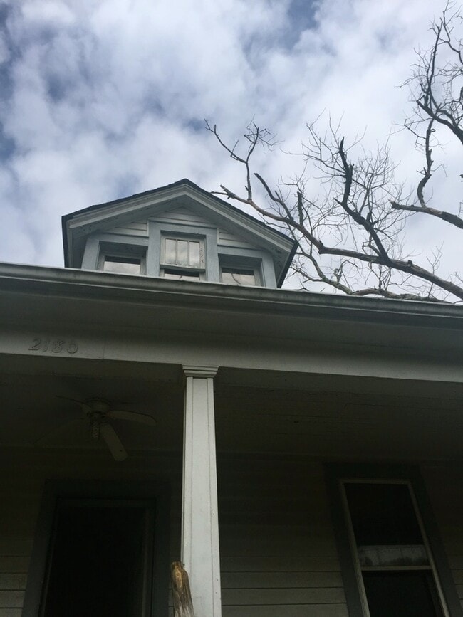 Photo - 2180 Champlain St (Cincinnati, OH) House