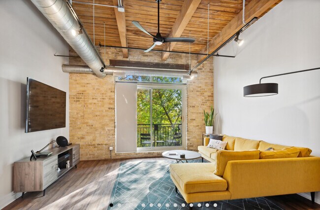 Foto del edificio - 1740 N Maplewood Ave