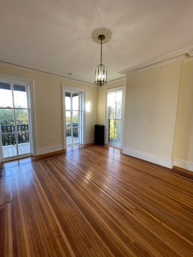 Building Photo - 4 Bedroom 2 Bathroom House with Stunning Hudson River Views