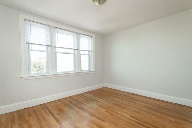 Building Photo - 137 Highland Ave