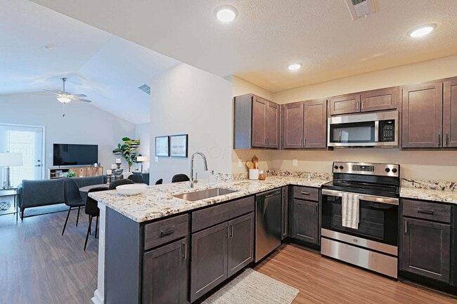 Building Photo - 32 Glade Lp
