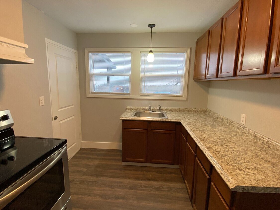 Primary Photo - 2BR/1BA Apartment for Rent