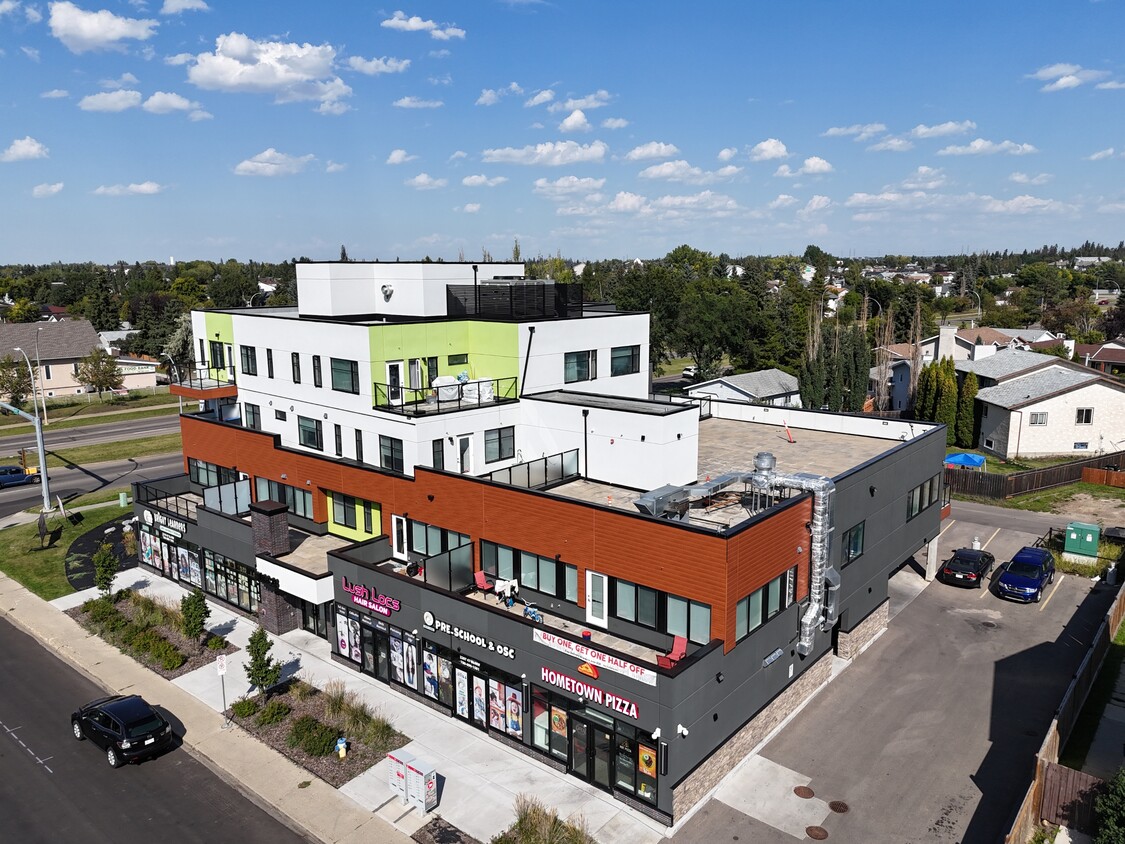 Photo du bâtiment - 2215-2247 47 St NW