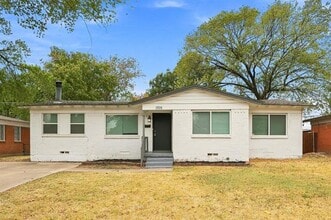 Building Photo - 1705 Longview St