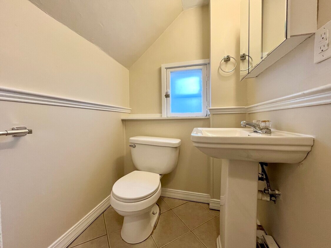 Primary Photo - 279 W Elm St