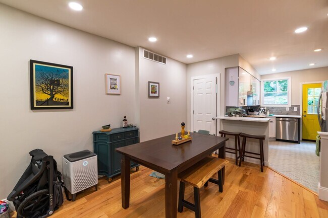 Foto del edificio - Two Bed East Kensington Townhouse