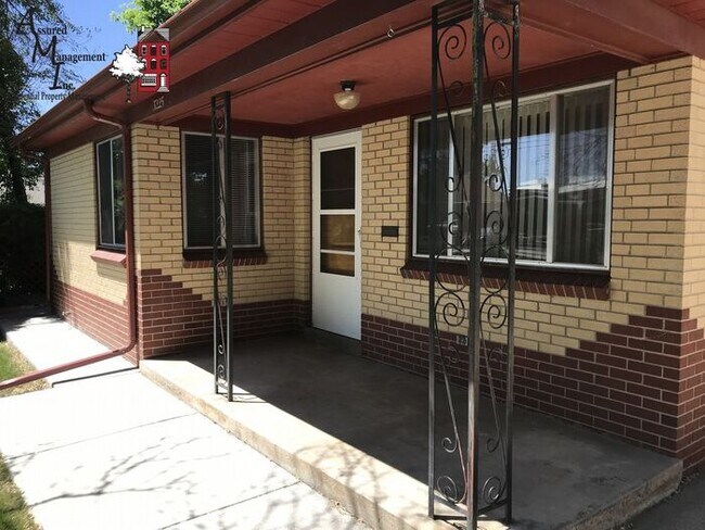 Building Photo - Large duplex with shared yard. 1-car garage.
