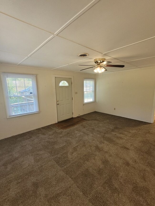 Building Photo - 2 Bedroom Home with large yard