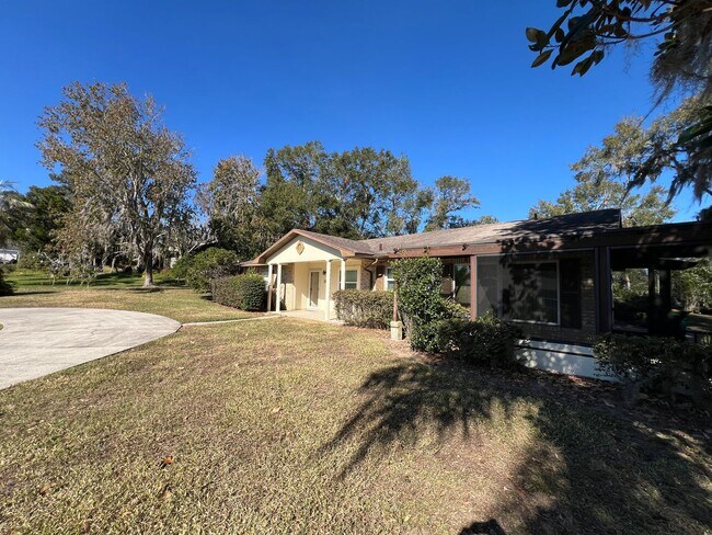 Building Photo - Charming 2 Bedroom (+ Bonus Room), 2 Bathroom Home in Eustis!!