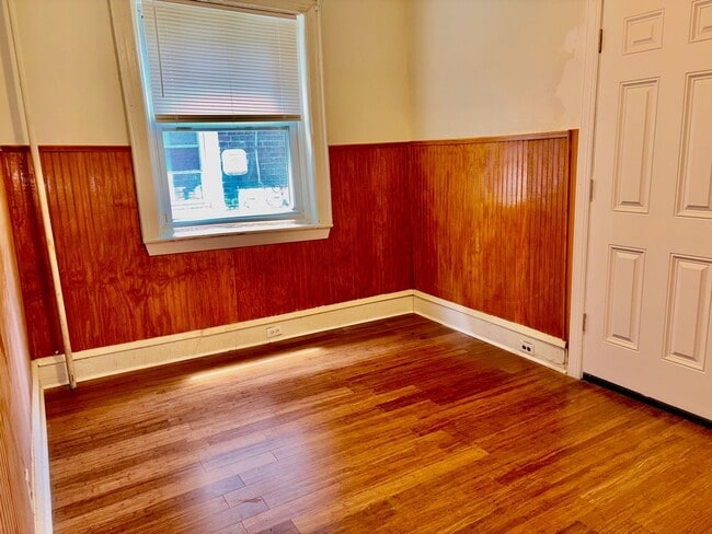 Building Photo - 216 S 46th St