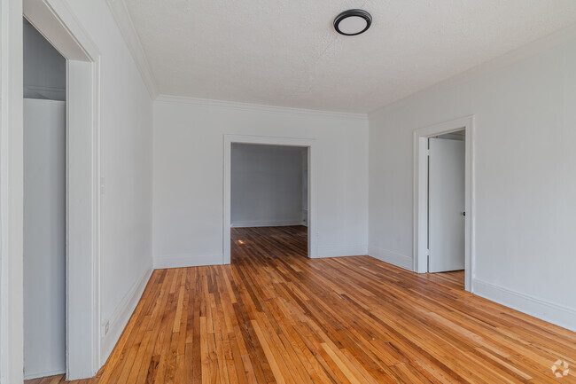 2BD, 1BA - 1,045SF - DINING ROOM - Esther's Place