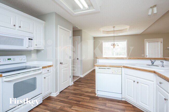 Foto del edificio - 833 Brandon Dr