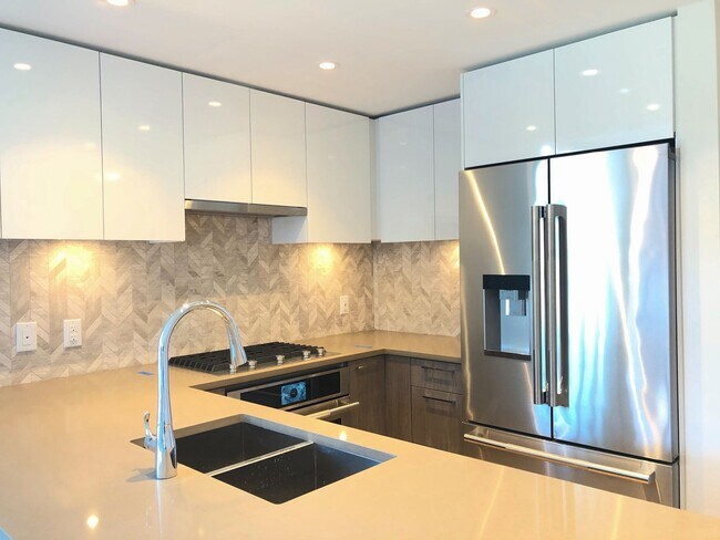 Building Photo - 8570 Rivergrass Dr