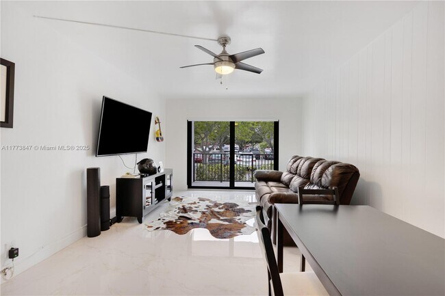Foto del edificio - 1000 River Reach Dr