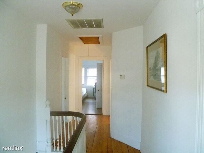 Foto del edificio - 6 br, 3 bath Duplex - 12 Verndale St 1