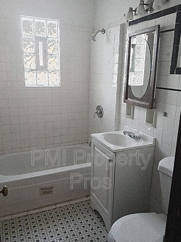Foto principal - 3057 N Holton St