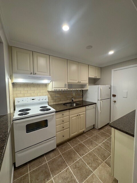 Foto principal - 28 Brentwood St