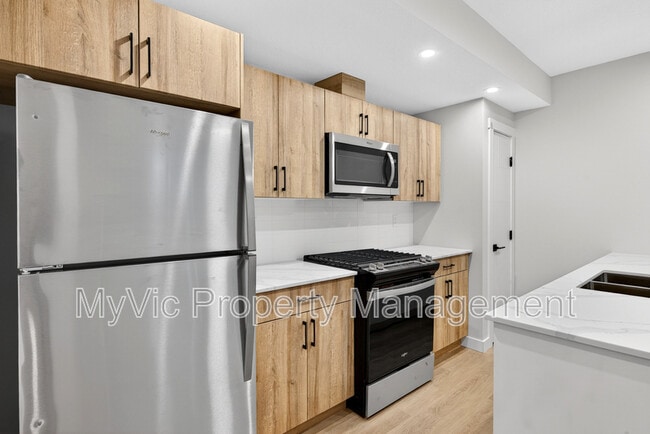 Building Photo - 10335-10135 135 St NW