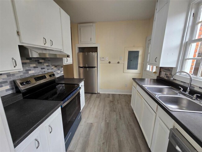 Building Photo - 1938 Gorgas St