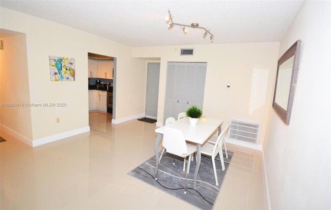 Foto del edificio - 2 bedroom in Hollywood FL 33021