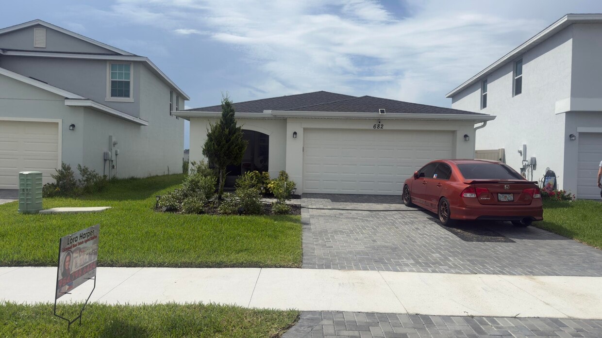 Primary Photo - 682 Papillon St SW